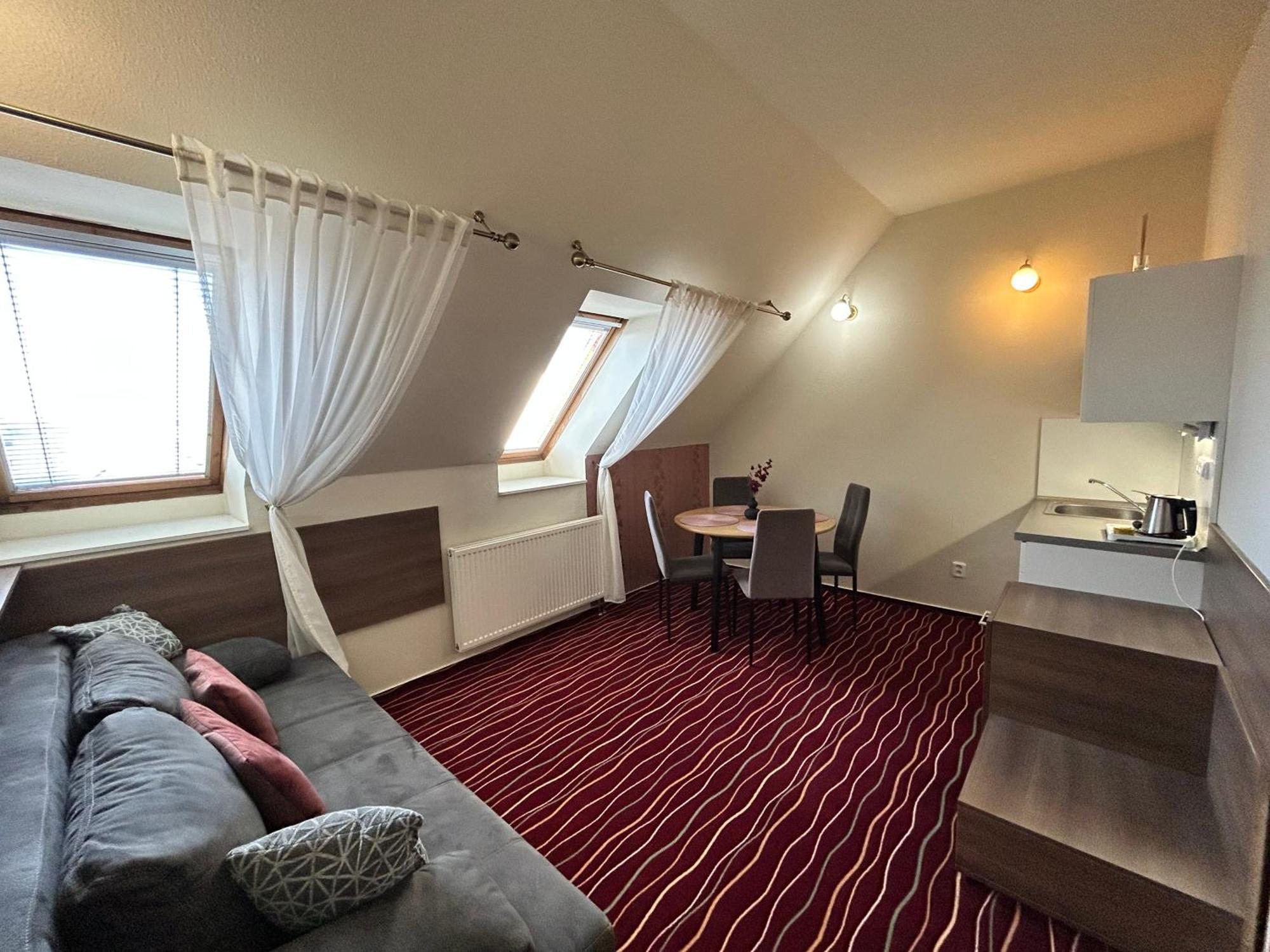 Hotel Brixen Havlíčkŭv Brod Exteriör bild